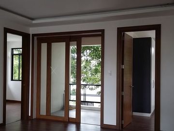 MODERN DESIGN OPEN LAY-OUT BRAND NEW HOUSE BF HOMES