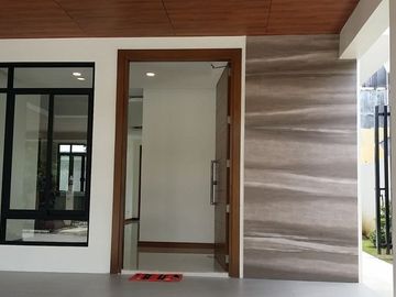 MODERN DESIGN OPEN LAY-OUT BRAND NEW HOUSE BF HOMES