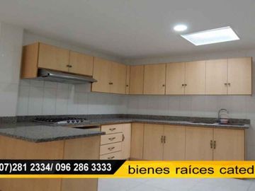 Casa de venta en Ordoñez Lasso, Cerca del Hotel Oro Verde – código:17090