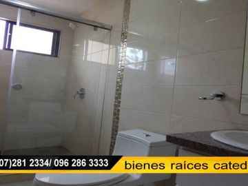 Casa de venta en Ordoñez Lasso, Cerca del Hotel Oro Verde – código:17090