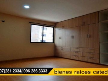 Casa de venta en Ordoñez Lasso, Cerca del Hotel Oro Verde – código:17090