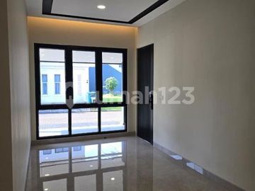 Dijual Cepat Rumah Bagus 2 Lantai (9X20) SHM Hadap Timur di BSD The Green