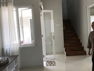 Disewakan Rumah ( Fully Furnish) Di Jl.Berlian,Cilandak Jakarta Selatan