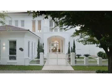 Vendo casa en zona exclusiva de Samborondon