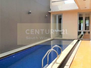 Rumah Dijual Di Mampang Raya Jakarta Design Modern Fasilitas Kolam Renang