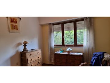 Chalet cuatro ambientes con dependencia de servicio
