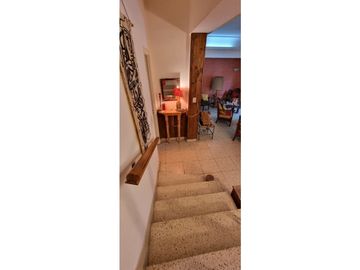 Chalet cuatro ambientes con dependencia de servicio