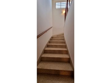 Chalet cuatro ambientes con dependencia de servicio