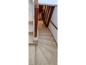 Chalet cuatro ambientes con dependencia de servicio