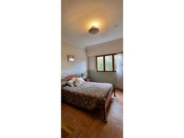 Chalet cuatro ambientes con dependencia de servicio