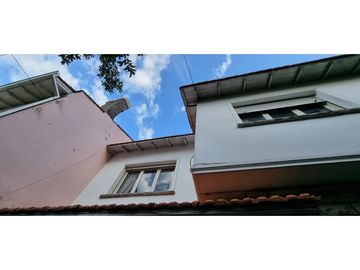 Chalet cuatro ambientes con dependencia de servicio