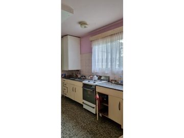 Chalet cuatro ambientes con dependencia de servicio