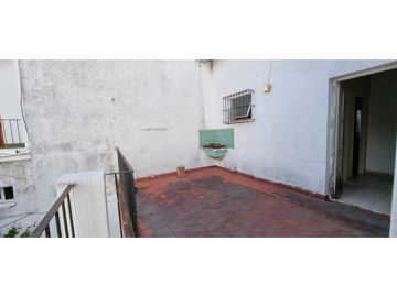 Chalet cuatro ambientes con dependencia de servicio