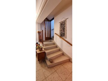 Chalet cuatro ambientes con dependencia de servicio