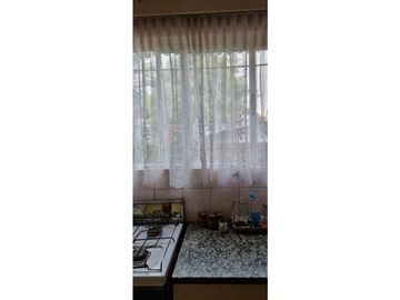 Chalet cuatro ambientes con dependencia de servicio