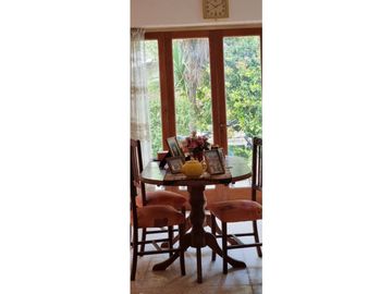 Chalet cuatro ambientes con dependencia de servicio