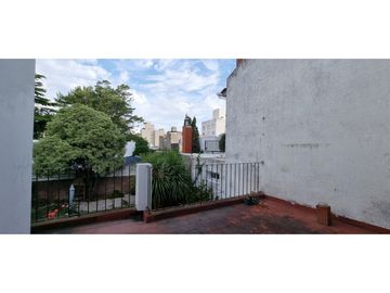 Chalet cuatro ambientes con dependencia de servicio