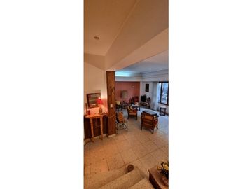 Chalet cuatro ambientes con dependencia de servicio