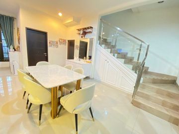 For Sale Beautiful 4BR Townhouse at Lebak Bulus