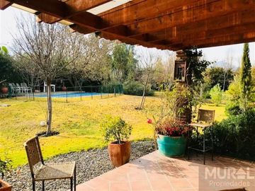 VENDO HERMOSA CASA 5 DORMITORIOS, CLUB DE TENIS, TALAGANTE