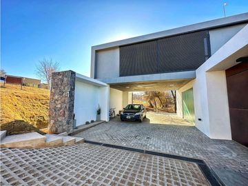 CASA EN VENTA A ESTRENAR COUNTRY ALTOS DE CARLOS PAZ