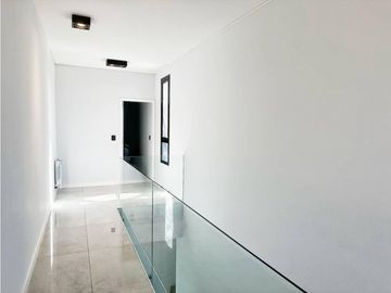 CASA EN VENTA A ESTRENAR COUNTRY ALTOS DE CARLOS PAZ