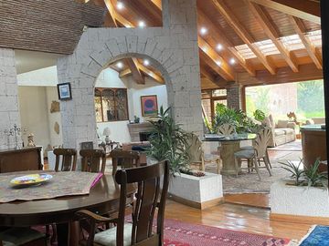 SE VENDE EXCELENTE CASA