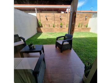 SE VENDE CASA EN LA ARBOLEDA