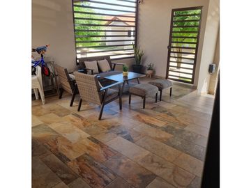 SE VENDE CASA EN LA ARBOLEDA