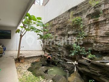 Rumah dalam Komplek Selangkah ke MRT Lebak Bulus, Jakarta Selatan