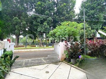 Rumah dalam Komplek Selangkah ke MRT Lebak Bulus, Jakarta Selatan
