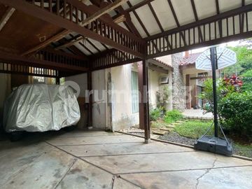 Rumah dalam Komplek Selangkah ke MRT Lebak Bulus, Jakarta Selatan