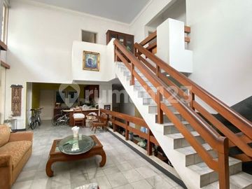 Rumah dalam Komplek Selangkah ke MRT Lebak Bulus, Jakarta Selatan