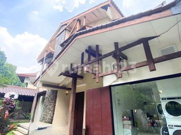 Rumah dalam Komplek Selangkah ke MRT Lebak Bulus, Jakarta Selatan