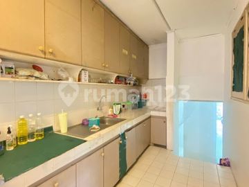Rumah dalam Komplek Selangkah ke MRT Lebak Bulus, Jakarta Selatan