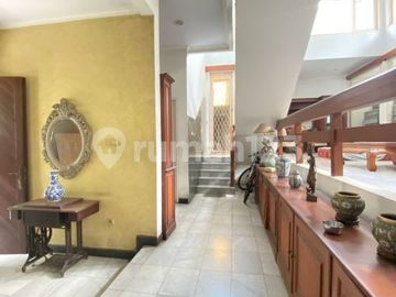 Rumah dalam Komplek Selangkah ke MRT Lebak Bulus, Jakarta Selatan