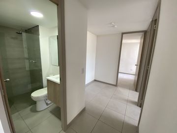 apartamento en arriendo en la cuenca. Cod A515384