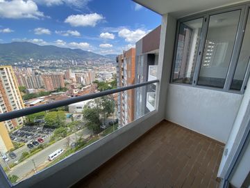 apartamento en arriendo en la cuenca. Cod A515384