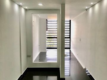 Arriendo/vendo Hermosa Oficina 408 Frente A Unicentro, Bogotá