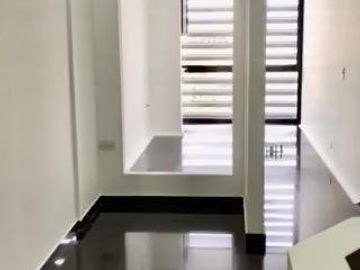 Arriendo/vendo Hermosa Oficina 408 Frente A Unicentro, Bogotá