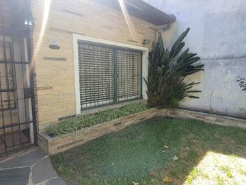 VENTA CASA EN LOTE PROPIO, 4 AMBIENTES, V. BALLESTER