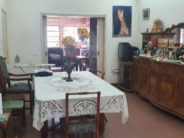 VENTA CASA EN LOTE PROPIO, 4 AMBIENTES, V. BALLESTER