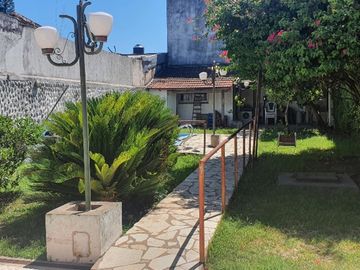 VENTA CASA EN LOTE PROPIO, 4 AMBIENTES, V. BALLESTER