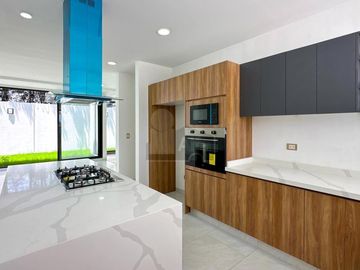 Casa en venta en Hacienda San Antonio Metepec con habitación en planta baja