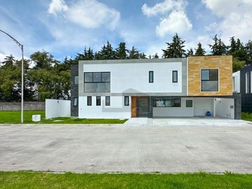 Casa en venta en Hacienda San Antonio Metepec con habitación en planta baja