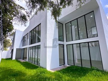 Casa en venta en Hacienda San Antonio Metepec con habitación en planta baja