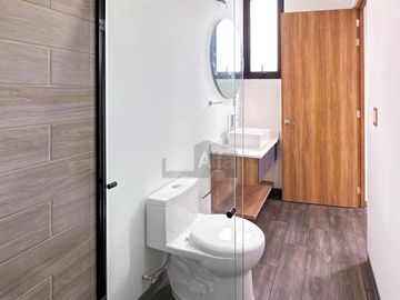 Casa en venta en Hacienda San Antonio Metepec con habitación en planta baja