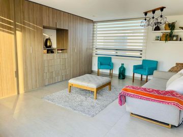 Preciosa Casa en El Condado con 4ta Recamara en PB, 4 Baños, Room Garden, Lujo!