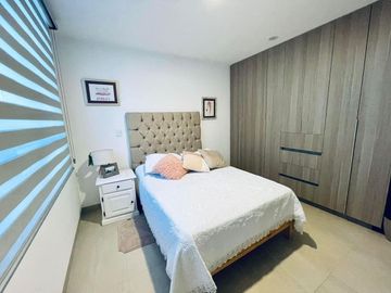 Preciosa Casa en El Condado con 4ta Recamara en PB, 4 Baños, Room Garden, Lujo!