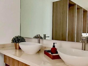 Preciosa Casa en El Condado con 4ta Recamara en PB, 4 Baños, Room Garden, Lujo!